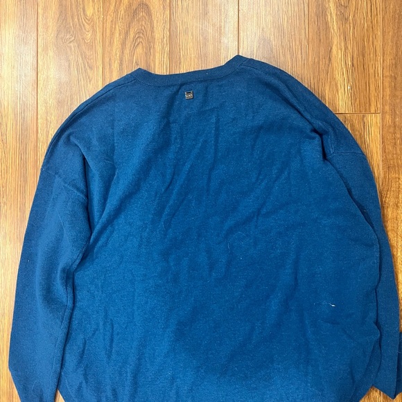 Lolë Sweater - Picture 3 of 4